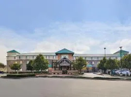HOLIDAY INN EXPRESS & SUITES ELK GROVE CENTRAL - HWY 99 by IHG