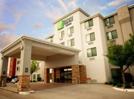 Holiday Inn Express Hotel & Suites Norfolk, an IHG Hotel โรงแรมในนอร์โฟล์ค