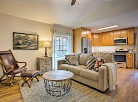 Newly Remodeled Apartment on Main Street in Saluda, מלון ליד Gorge Zipline Canopy Tour, Saluda