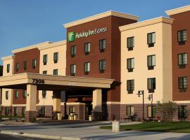 Holiday Inn Express & Suites Omaha South Ralston Arena, an IHG Hotel, hotell sihtkohas Omaha huviväärsuse Lõbustuspark Fun-Plex Waterpark & Rides lähedal