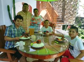 Hospedaje Fremiott, hotel amb piscina a Huanchaco