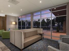 卡斯卡特斯坦波特蘭機場智選假日套房酒店，波特蘭的飯店