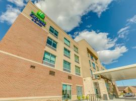 Holiday Inn Express & Suites Okemos - University Area by IHG、Okemosのラグジュアリーホテル