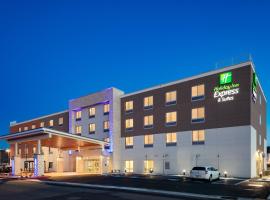 Holiday Inn Express & Suites - Medford by IHG, ξενοδοχείο σε Medford