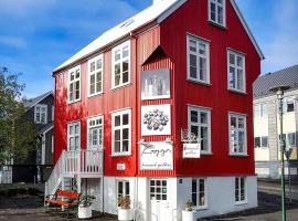 House of the Snowbird, hotel near Reykjavik Old Harbour, Reykjavík