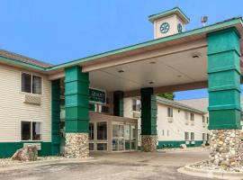 Quality Inn, hotel con estacionamiento en Clare