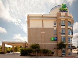 Holiday Inn Express Hotel & Suites San Antonio - Rivercenter Area, an IHG Hotel โรงแรมใกล้ ริเวอร์วอล์ด ในซานอันโตนิโอ