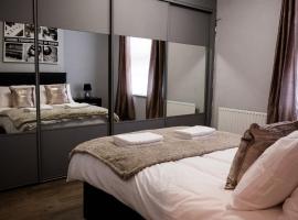 Inspired Stays- Close to City Centre- Sleeps up to 8, hotel with parking in Stoke on Trent