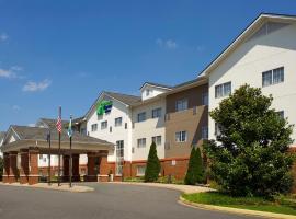 Holiday Inn Express & Suites Charlottesville - Ruckersville, an IHG Hotel、Ruckersvilleにあるシャーロッツヴィル・アルベマール空港 - CHOの周辺ホテル