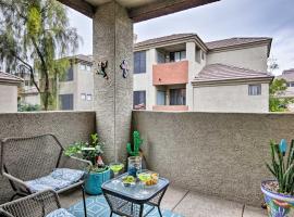 Modern Condo with Pool about 3 Mi to Downtown Phoenix!, apartment in Phoenix