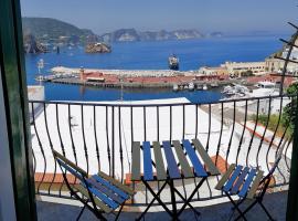 Maridea - Camere con vista al Porto, hotel in Ponza