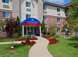 Candlewood Suites Louisville Airport, an IHG Hotel โรงแรมใกล้สนามบินหลุยส์วิลล์ - SDFในลุยส์วิลล์