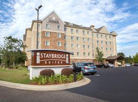 Viesnīca Staybridge Suites Augusta, an IHG Hotel pilsētā Ogasta, netālu no apskates objekta Forest Hills Golf Course
