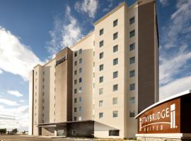 Staybridge Suites Silao by IHG, ubytovanie s k&uacute;peľmi onsen v destin&aacute;cii Silao