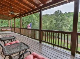 HEAVEN ON THE TOCCOA Where you will Enjoy the Sites and Sounds of the Toccoa River, holiday home in Mineral Bluff