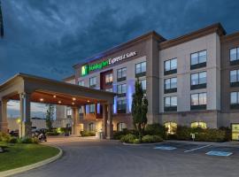 Holiday Inn Express & Suites - Belleville, an IHG Hotel، فندق في بيلفيل