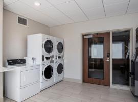 Holiday Inn Express & Suites Kelowna - East by IHG, ξενοδοχείο κοντά στο Διεθνές Αεροδρόμιο Κελόουνα - YLW, Κελόουνα