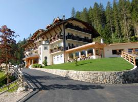 Hotel Plank, hotell i San Martino di Castrozza