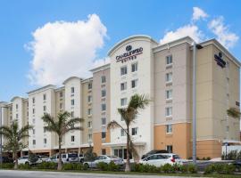 Candlewood Suites Miami Intl Airport - 36th St, an IHG Hotel, hotel cerca de Club de Golf de Miami Springs, Miami