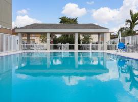 Candlewood Suites Miami Intl Airport - 36th St, an IHG Hotel, hotel near Dolphin Mall, Miami