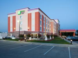 Holiday Inn Express Tulsa South Bixby, an IHG Hotel, hotel with jacuzzis in Tulsa