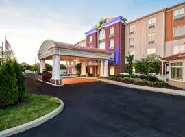 Holiday Inn Express & Suites Schererville by IHG、シェアアービルにあるGary-Chicago Airport - GYYの周辺ホテル