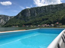 Cele mai bune 10 hoteluri cu piscine din Dubova, România | Booking.com