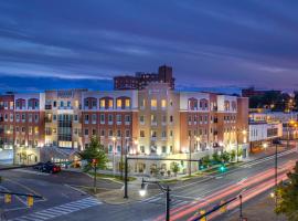 Staybridge Suites Montgomery - Downtown, an IHG Hotel, hotelli kohteessa Montgomery lähellä maamerkkiä Riverwalk Stadium