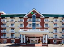 Holiday Inn Express Hotel & Suites Petoskey by IHG, hotel in Petoskey