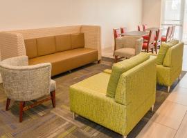 Holiday Inn Express Porterville by IHG、ポータービルのホテル