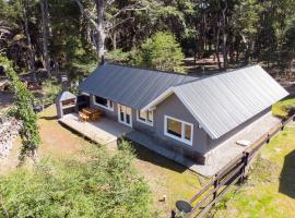 BOG Bosque de Manzano, holiday home in Villa La Angostura