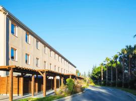 Logis Hôtel de Port d'Alon - St Cyr sur Mer – hotel w mieście Saint-Cyr-sur-Mer