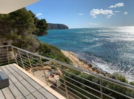 Moraira Sea front, first line, Air Conditioning, heating, First floor, 2 habs 4beds, хотел в Морайра