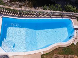 A Casa di Mila - Appartamento con piscina, hotel v destinaci Sori