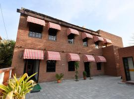 ๋ฐ๋ํธ๋ฅด์ ์์นํ ํธํ
Hotel Sunbird