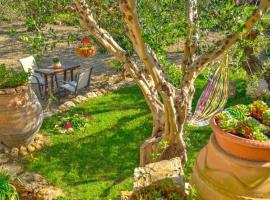 Picturesque Traditional Stone House, vacation home in Plátanos