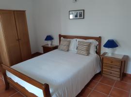 Casa Azul, cheap hotel in Avis