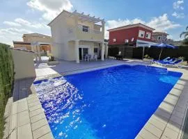 VILLA DE LUJO CON PISCINA PRIVADA, JACUZZI y BARBACOA
