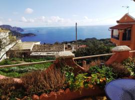 Traditional Panoramic Sea View House, hotell i Lákones