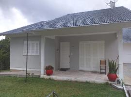 Casa da tranquilidade, жилье с кухней в городе Бенту-Гонсалвис