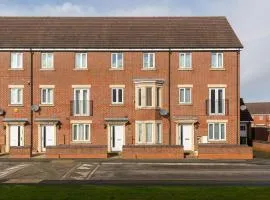 6 bed house with free secure parking & 3 bathrooms