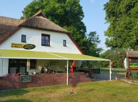 Pension und Bistro" Dat olle Fischerhus", guest house in Ralswiek