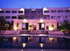 VU'Z Hotel, hotel di Jbeil