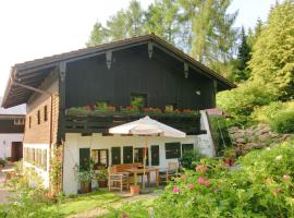 Cosy holiday home in Kollnburg with garden, hotel with parking in Achslach