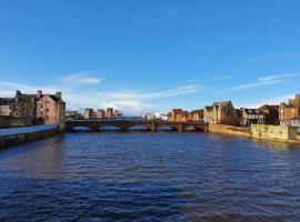 Ayr Riverside Apartments, hotel di Ayr