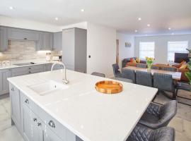 Host & Stay - Lemonade Arch