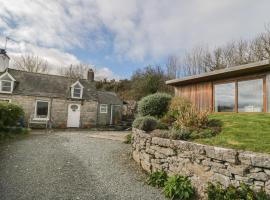 Bron Heulog Cottage, hotel in Llangoed