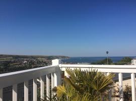 225 Buttercup Swanage Bay View - Vacation Home, hotel em Swanage