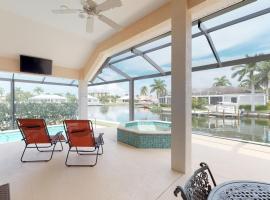 Updates!! Gorgeous Waterfront 3 Bed 2 Bath Home w/ Pool/Spa on Quiet Block!!, hotel in Marco Island
