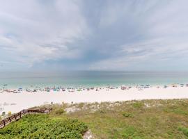 Beachfront 1 Bed w/ On Site Tiki Bar/Restaurant!, holiday home in Marco Island